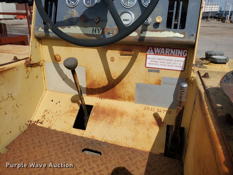 image for item IX9872 Hyster C530A  pneumatic roller