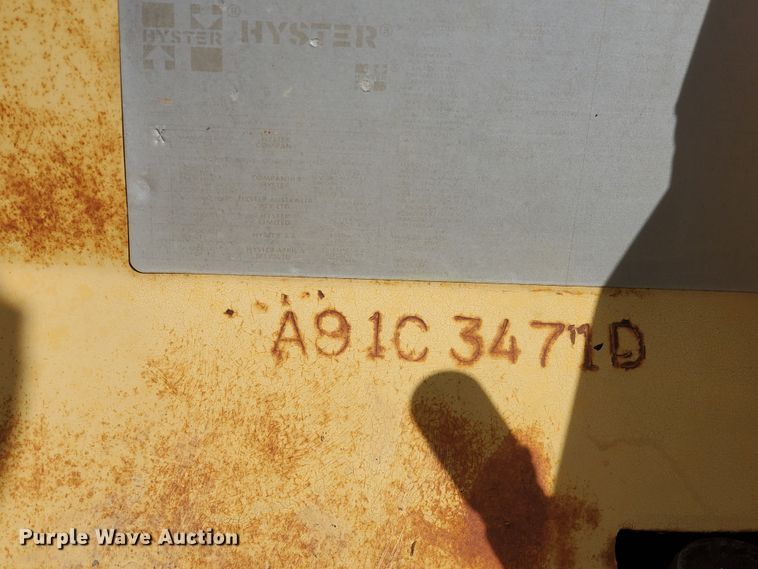 image for item IX9872 Hyster C530A  pneumatic roller