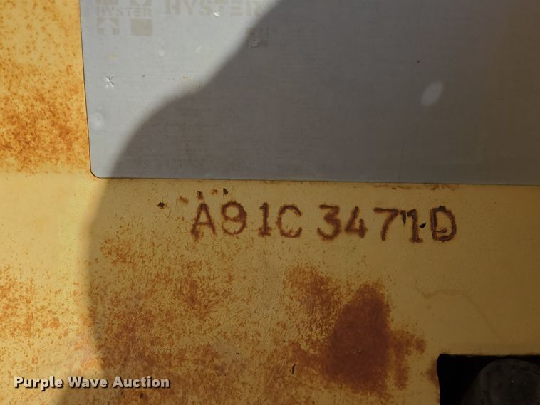 image for item IX9872 Hyster C530A  pneumatic roller