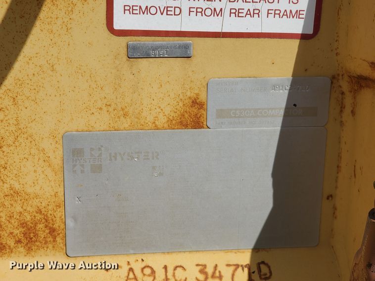 image for item IX9872 Hyster C530A  pneumatic roller