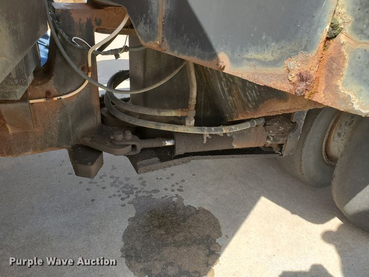 image for item IX9872 Hyster C530A  pneumatic roller