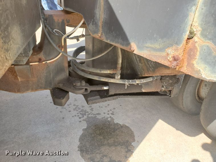 image for item IX9872 Hyster C530A  pneumatic roller