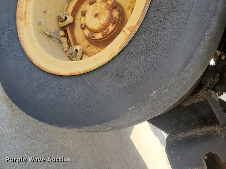 image for item IX9872 Hyster C530A  pneumatic roller