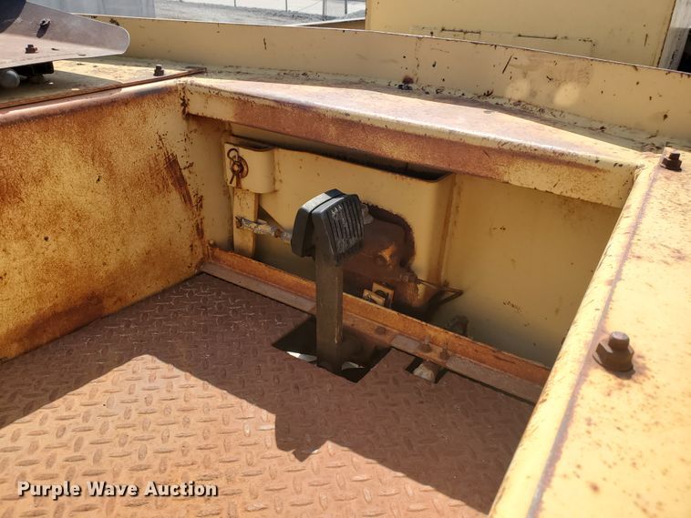 image for item IX9872 Hyster C530A  pneumatic roller