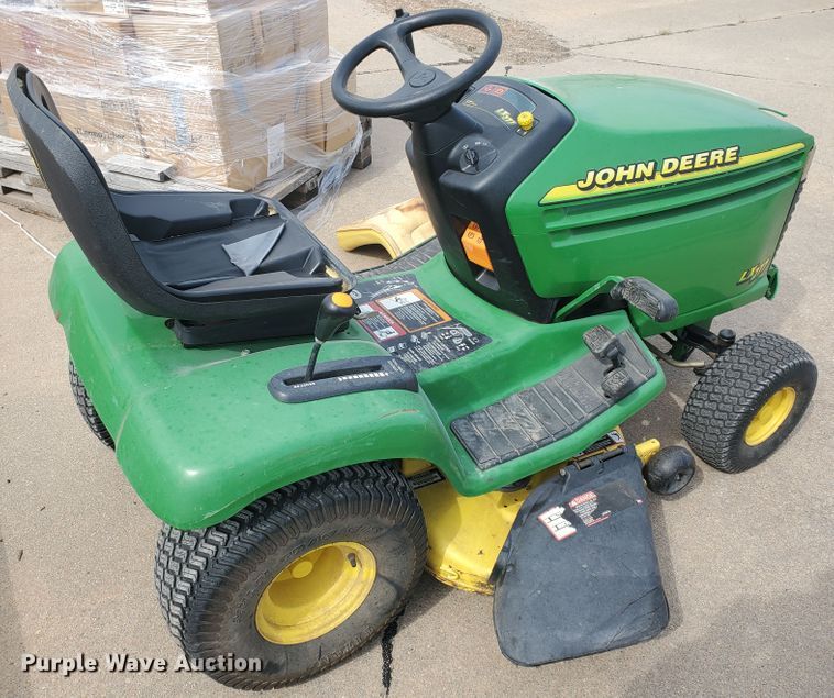 image for item IX9878 John Deere LX277  lawn mower