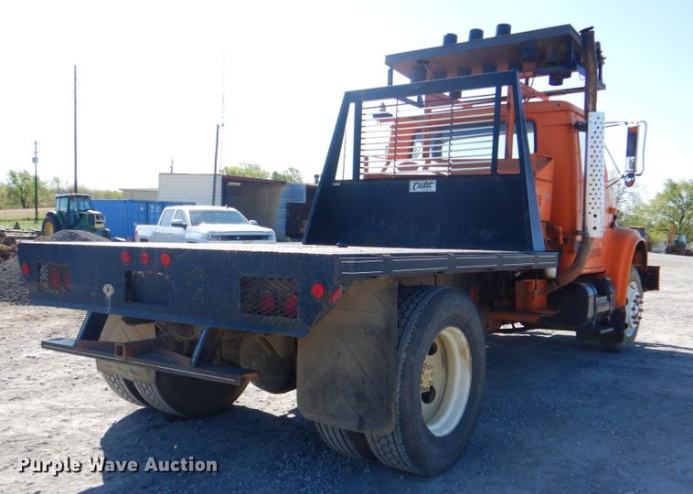 image for item IY9460 1993 International 4900  flatbed truck