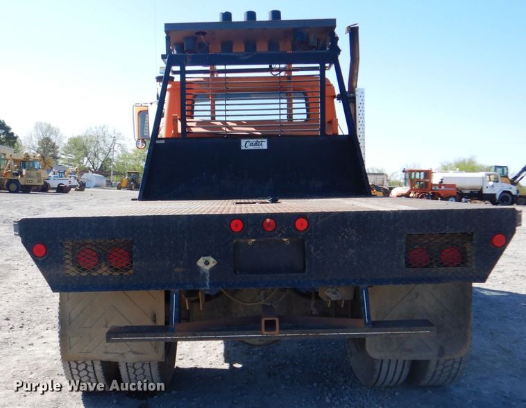 image for item IY9460 1993 International 4900  flatbed truck