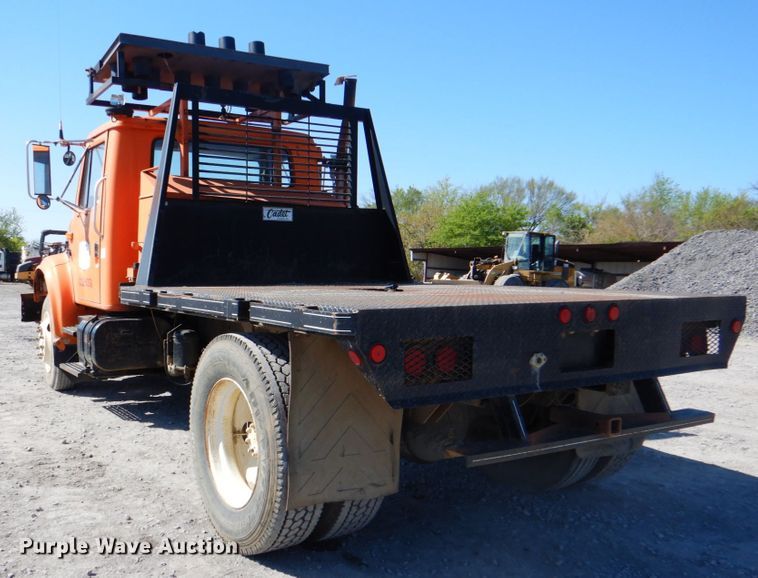 image for item IY9460 1993 International 4900  flatbed truck