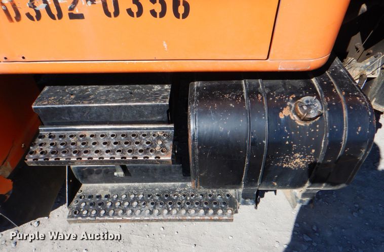 image for item IY9460 1993 International 4900  flatbed truck