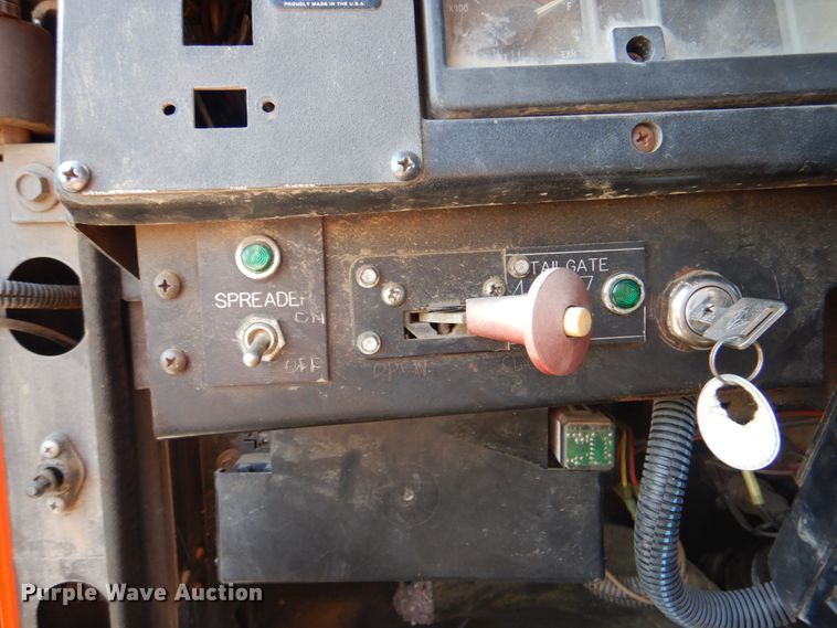 image for item IY9460 1993 International 4900  flatbed truck