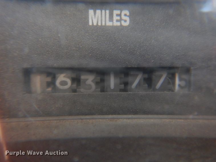 image for item IY9460 1993 International 4900  flatbed truck