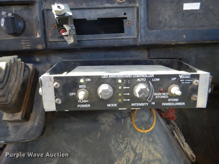 image for item IY9460 1993 International 4900  flatbed truck