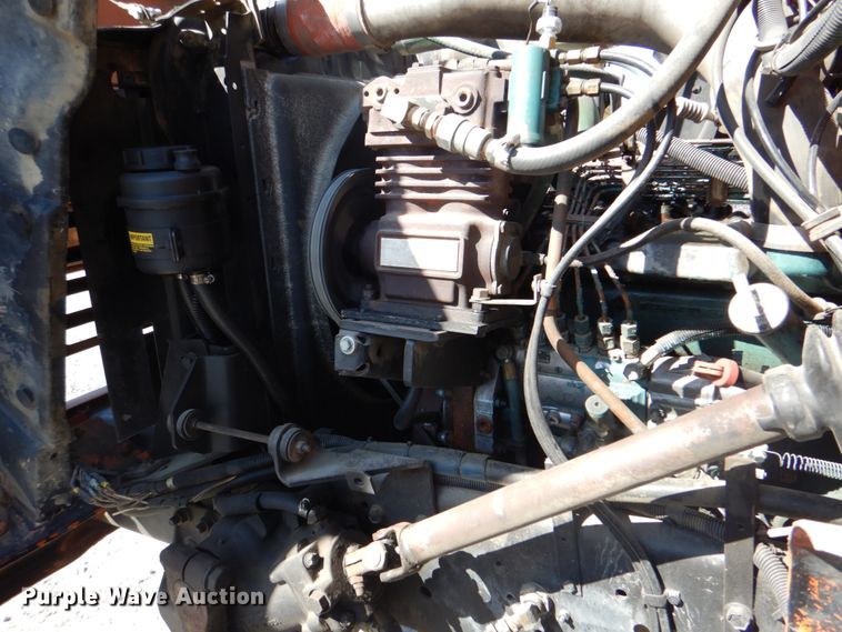 image for item IY9460 1993 International 4900  flatbed truck