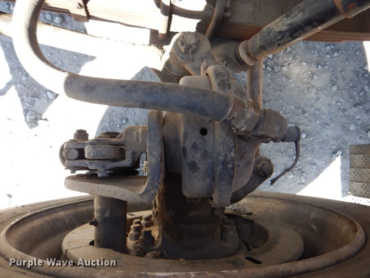 image for item IY9460 1993 International 4900  flatbed truck