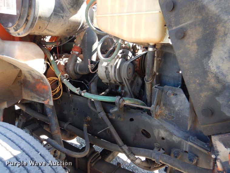 image for item IY9460 1993 International 4900  flatbed truck