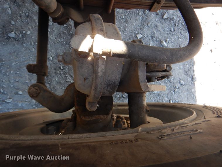 image for item IY9460 1993 International 4900  flatbed truck