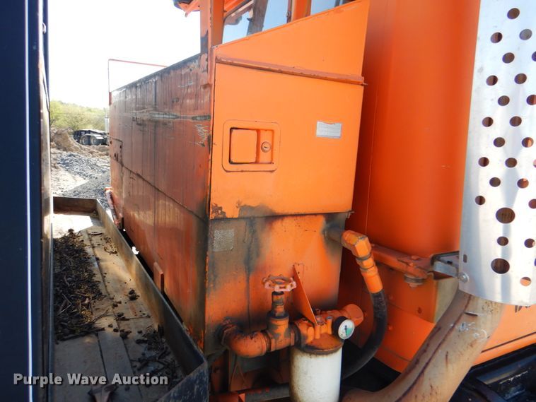 image for item IY9460 1993 International 4900  flatbed truck