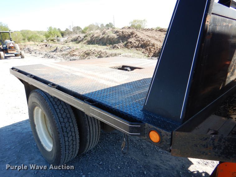 image for item IY9460 1993 International 4900  flatbed truck