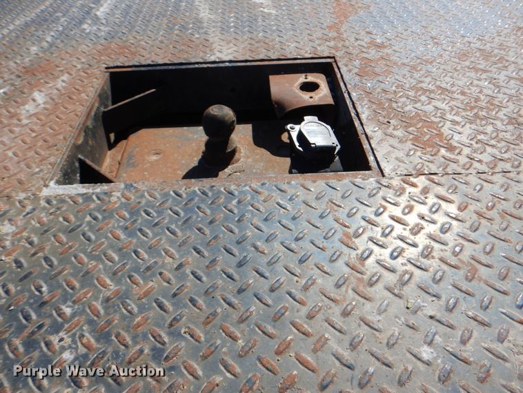 image for item IY9460 1993 International 4900  flatbed truck