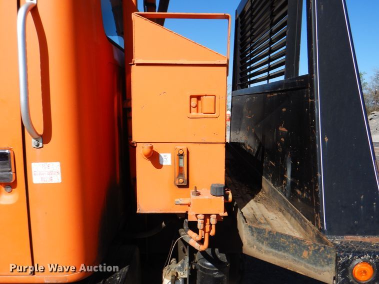 image for item IY9460 1993 International 4900  flatbed truck