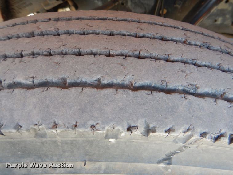 image for item IY9460 1993 International 4900  flatbed truck