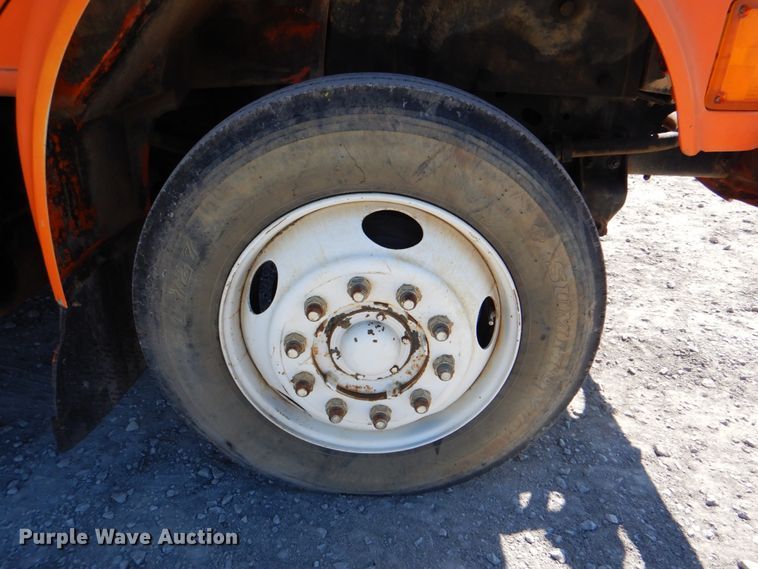 image for item IY9460 1993 International 4900  flatbed truck