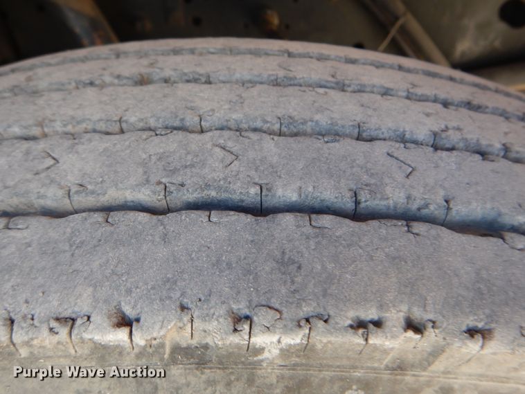 image for item IY9460 1993 International 4900  flatbed truck