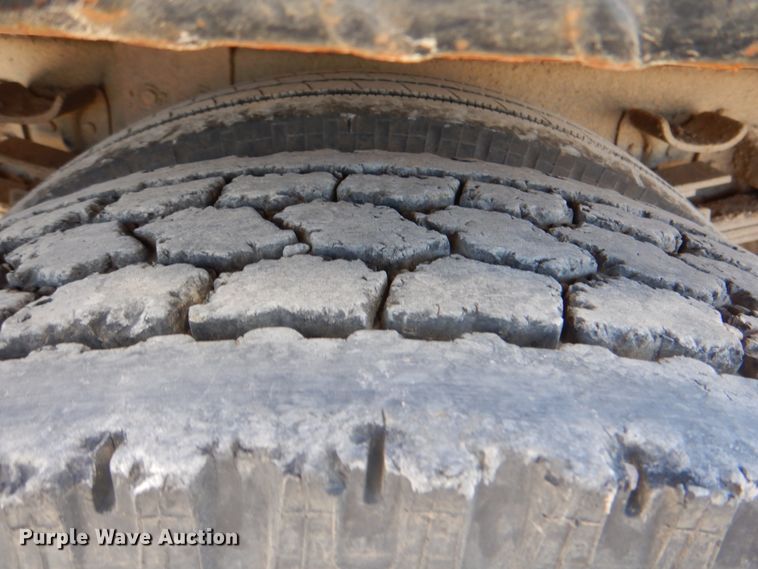 image for item IY9460 1993 International 4900  flatbed truck