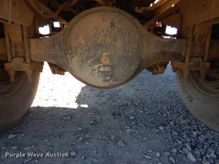 image for item IY9460 1993 International 4900  flatbed truck