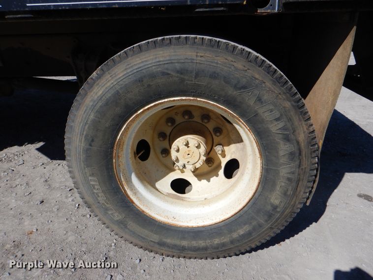 image for item IY9460 1993 International 4900  flatbed truck