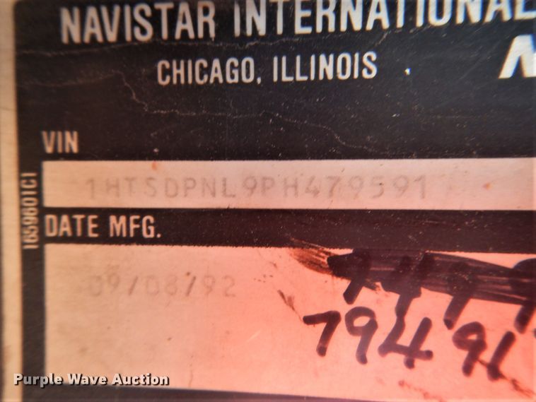 image for item IY9460 1993 International 4900  flatbed truck