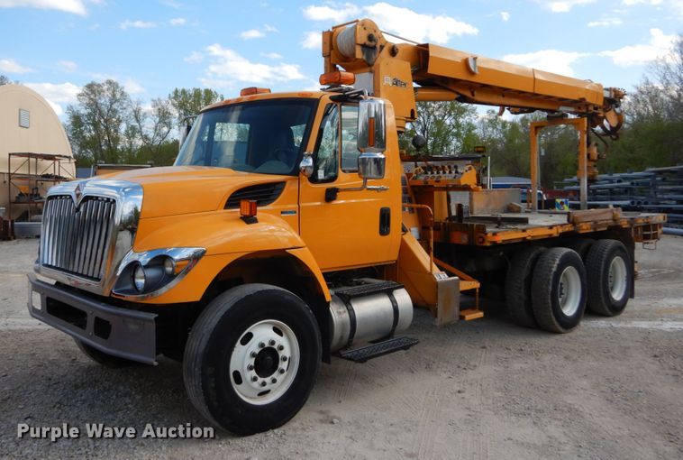 image for item IY9651 2010 International WorkStar 7400  digger derrick truck