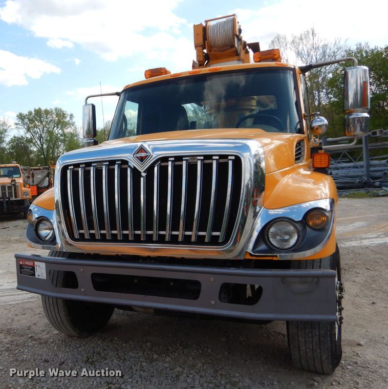 image for item IY9651 2010 International WorkStar 7400  digger derrick truck