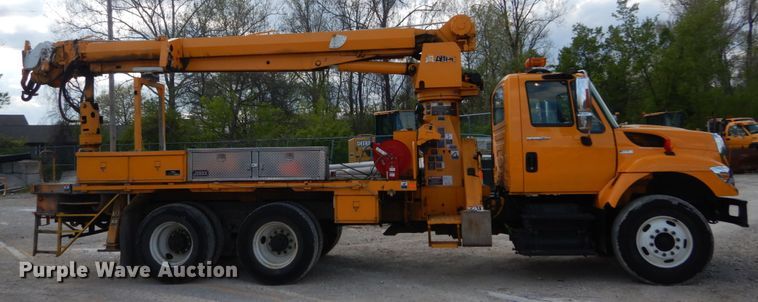 image for item IY9651 2010 International WorkStar 7400  digger derrick truck