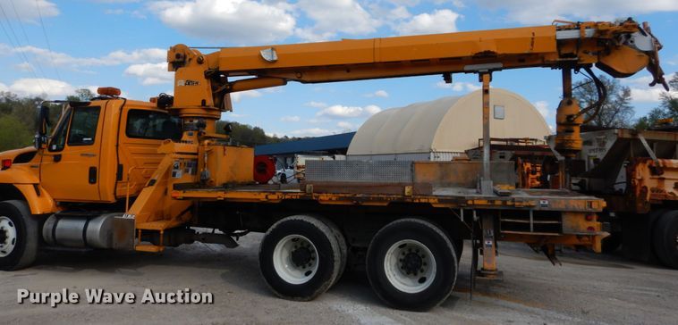 image for item IY9651 2010 International WorkStar 7400  digger derrick truck