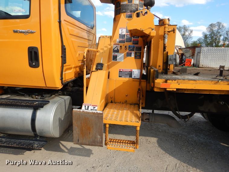 image for item IY9651 2010 International WorkStar 7400  digger derrick truck