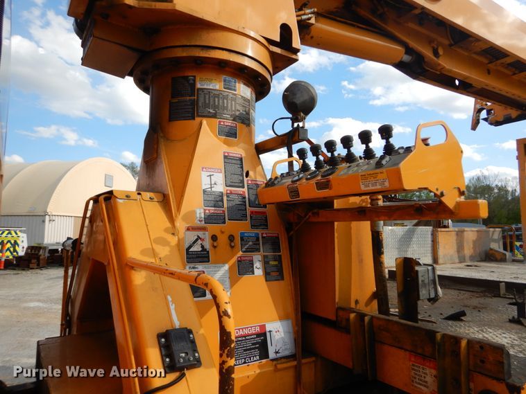 image for item IY9651 2010 International WorkStar 7400  digger derrick truck