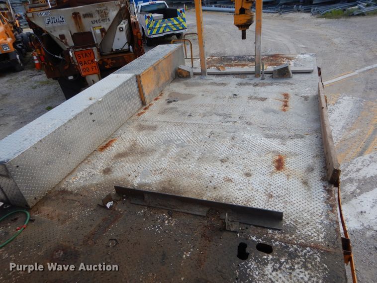 image for item IY9651 2010 International WorkStar 7400  digger derrick truck