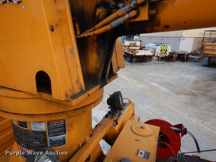 image for item IY9651 2010 International WorkStar 7400  digger derrick truck