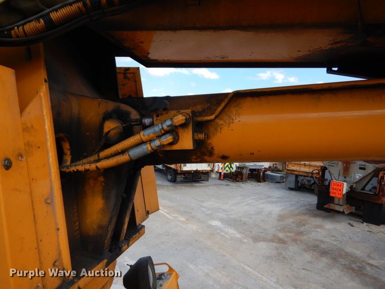 image for item IY9651 2010 International WorkStar 7400  digger derrick truck