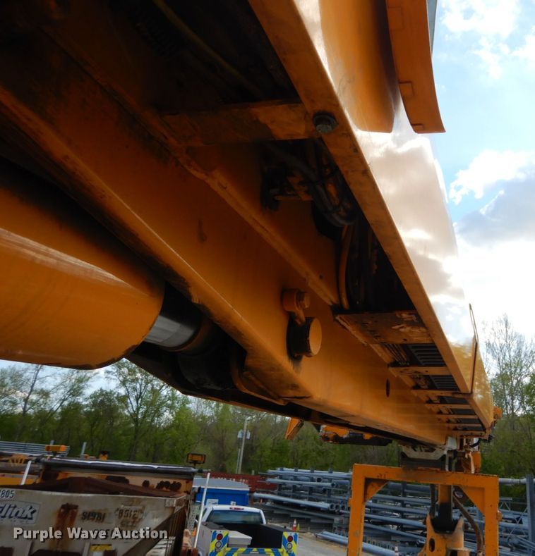 image for item IY9651 2010 International WorkStar 7400  digger derrick truck