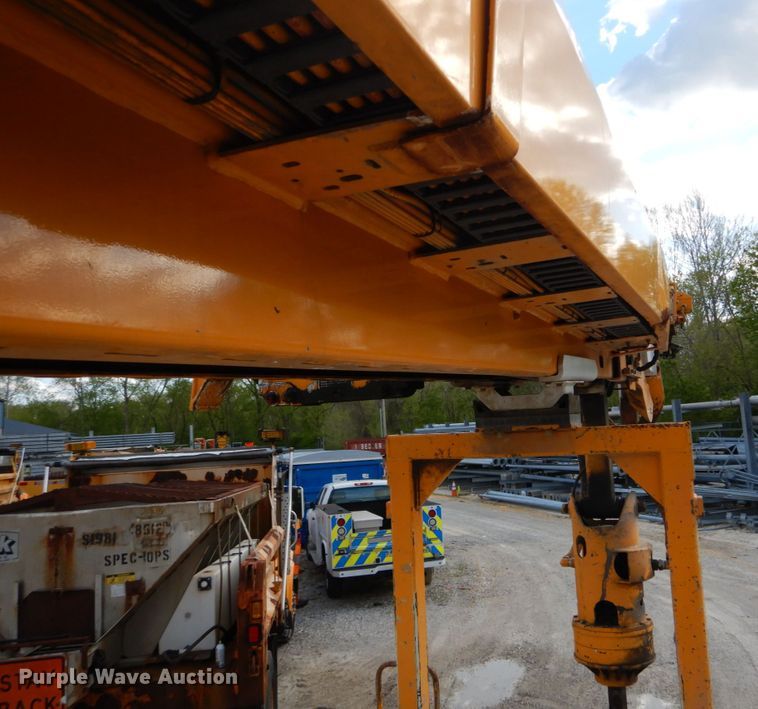 image for item IY9651 2010 International WorkStar 7400  digger derrick truck