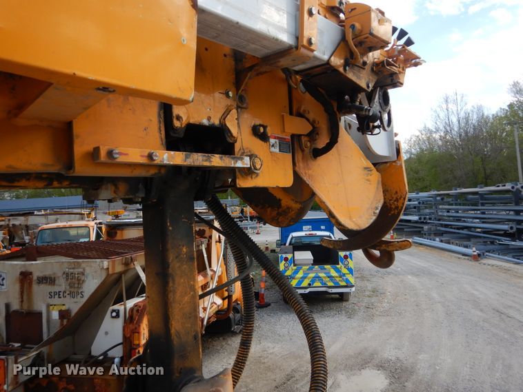 image for item IY9651 2010 International WorkStar 7400  digger derrick truck