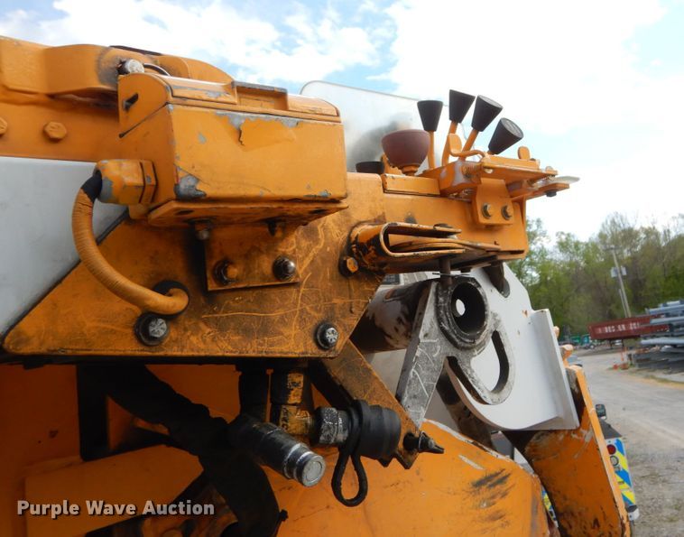 image for item IY9651 2010 International WorkStar 7400  digger derrick truck