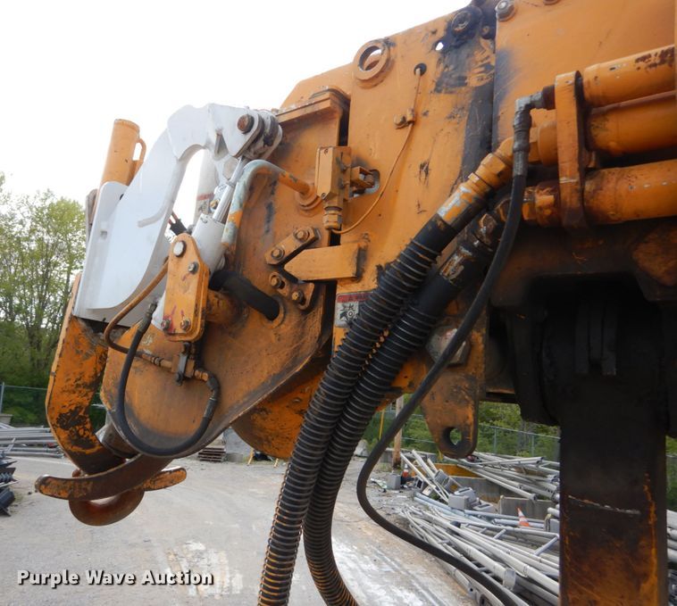 image for item IY9651 2010 International WorkStar 7400  digger derrick truck