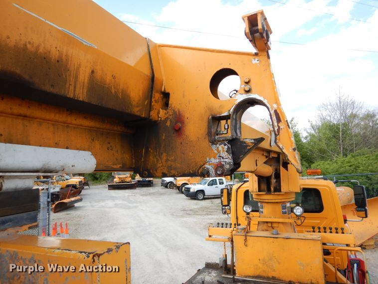 image for item IY9651 2010 International WorkStar 7400  digger derrick truck