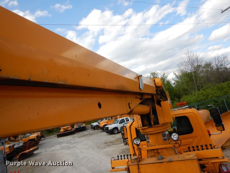 image for item IY9651 2010 International WorkStar 7400  digger derrick truck