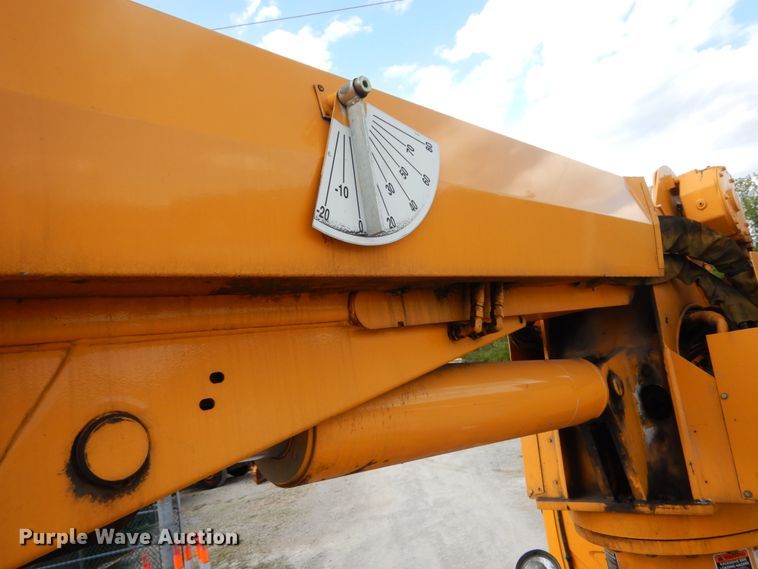 image for item IY9651 2010 International WorkStar 7400  digger derrick truck