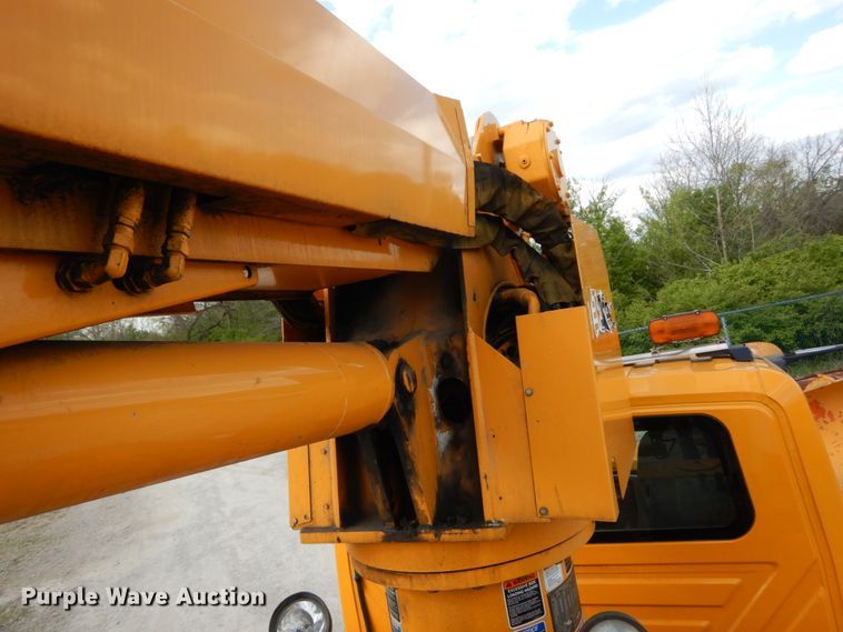 image for item IY9651 2010 International WorkStar 7400  digger derrick truck