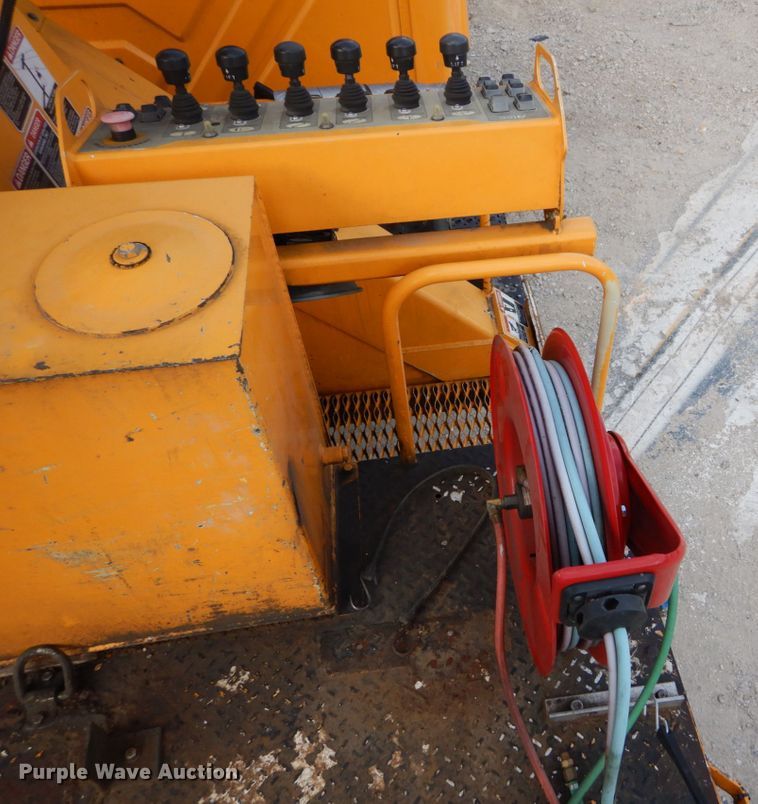 image for item IY9651 2010 International WorkStar 7400  digger derrick truck